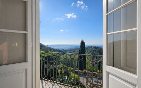 Villa Il Torrazzo, Vista Mare, Massarosa: Sunlight, Balcony, Handrail, Baluster, Fence