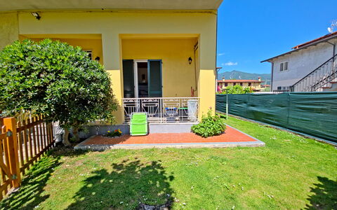 Casa Serena: Shade, Balcony, Yard, Backyard, Porch