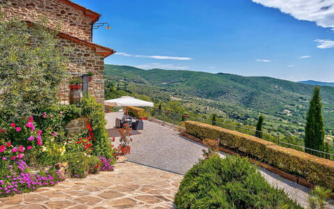 Villa Vita Bella: Hill, Mountain Range, Hill Station, Garden, Valley, Ridge, Landscaping, Flowerpot, Houseplant, Flagstone
