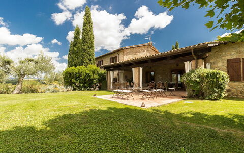 Villa Molinazzo 10: Grass, Home, House, Shrub, Landscape, Land Lot, Farmhouse, Cottage, Estate