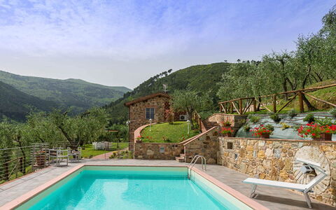 Il Podere: Swimming Pool, Water Feature, Valley, Resort, Eco Hotel, Flowerpot, Houseplant, Hacienda, Villa, Farmhouse
