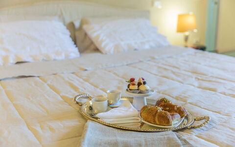 Villa Monterchi: Furniture, Linens, Bedroom, Interior Design, Bed, Bedding, Textile, Room, Bed Sheet, Lighting