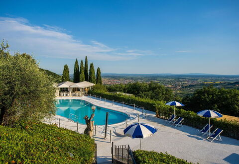 Villa la Brezza: Swimming Pool, Resort, Outdoor Furniture, Eco Hotel, Landscaping, Hacienda, Resort Town, Villa, Hotel