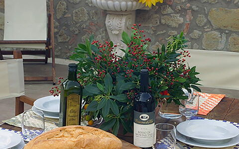 Villa Montichiello: Furniture, Table, Tableware, Tablecloth, Fruit, Food, Chair, Serveware, Outdoor Furniture, Outdoor Table