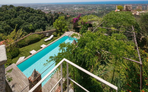 La Rocca di Monteggiori: Swimming Pool, Estate, Eco Hotel, Villa, Hacienda