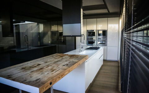 Villa Bilor Luxe: Interior Design, Flooring, Furniture, Kitchen, Countertop, Wood, Floor, Ceiling, Cabinetry, Lighting