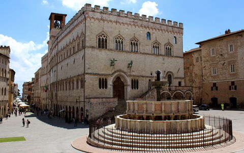 Il Giuncheto, Pool, Amazing View, Umbrian Countrys: Building, Wall, Window, City, Facade, Town, Architecture, Public Space, Landmark, Human Settlement