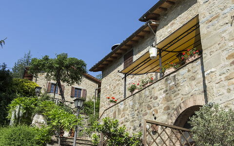 Villa Essiccatoio: Wall, Flowerpot, Stone Wall, Flagstone, Houseplant, Cobblestone, Brick, Driveway, Stairs, Balcony