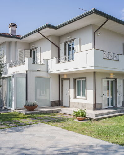 Casa a Un Passo dal Mare: Apartment, Urban Design, Condominium, Concrete, Balcony, Daylighting, Plaster