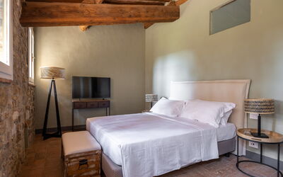 Accommodation:&nbsp;Canina Nera