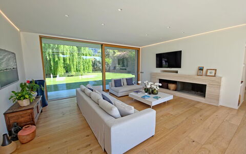 Villa Elena: Flooring, Wood, Interior Design, Floor, Couch, Furniture, Living Room, Ceiling, Wood Flooring