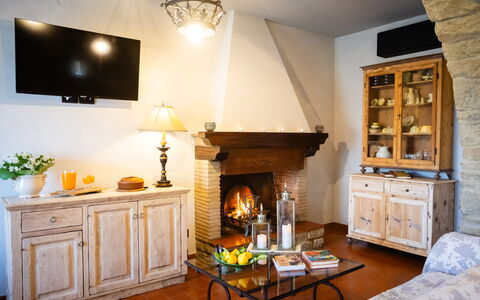 Casa Ivan: Furniture, Interior Design, Wood, Flooring, Room, Lighting, Floor, Ceiling, Light Fixture, Living Room