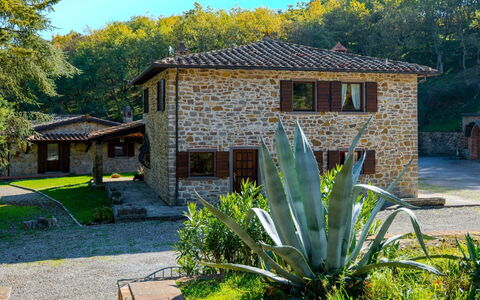 Villa la Guardiola: House, Home, Roof, Cottage, Shrub, Rural Area, Farmhouse, Estate, Garden