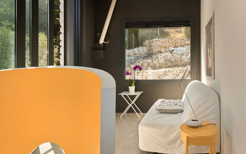 Villetta Farfallina: Furniture, Interior Design, Lighting, Orange, Room, Chair, Light Fixture, Living Room, Lamp, Coffee Table