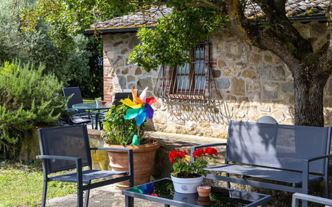 Podere Il Pozzangone, Lucignano: Furniture, Outdoor Furniture, Chair, Garden, Flowerpot, Outdoor Table, Bench, Shade, Backyard
