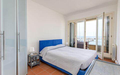 Al Porto: Interior Design, Furniture, Floor, Bedroom, Bed, Flooring, Room, Bed Sheet, Apartment, Bedding