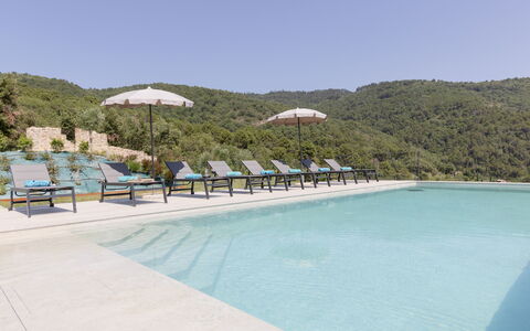 Villa Maddalena alla Guglielmesca: Mountainous Landforms, Mountain, Hill, Highland, Swimming Pool, Mountain Range, Hill Station, Outdoor Furniture, Resort, Eco Hotel