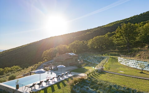 Villa Maddalena alla Guglielmesca: Hill, Landscape, Highland, Rural Area, Hill Station, Slope, Mountain Range, Fell, Valley, Estate