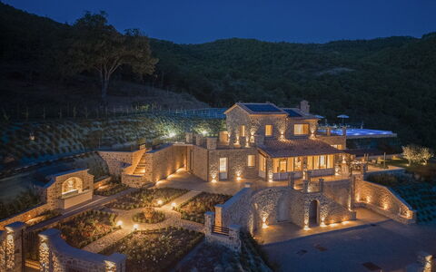 Villa Maddalena alla Guglielmesca: Architecture, Landscape, Estate, Mansion, Villa, Landscaping, Village, Hacienda, Farmhouse, Mountain Village