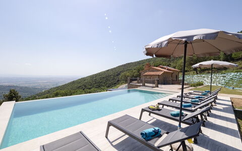Villa Maddalena alla Guglielmesca: Swimming Pool, Leisure, Mountain Range, Ridge, Vacation, Resort, Outdoor Furniture