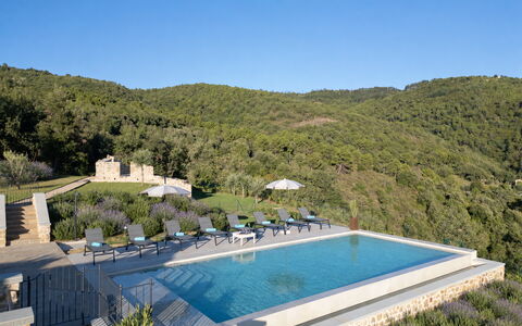 Villa Maddalena alla Guglielmesca: Mountainous Landforms, Hill, Mountain, Swimming Pool, Highland, Landscape, Hill Station, Mountain Range, Eco Hotel, Estate