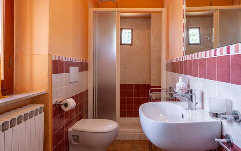 Il Cipresso, Casa dei Nonni, Cortona: Bathroom, Plumbing Fixture, Bathroom Sink, Wall, Flooring, Sink, Floor, Interior Design, Tap, Toilet
