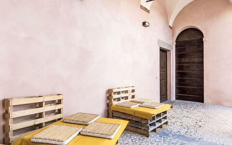Rocca Loft: Building, Wall, Window, Residential Area, Neighbourhood, Facade, House, Town, Home, Balcony