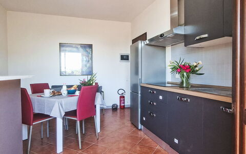 Sondolo: Family Car, Apartment, Luxury Vehicle, Mid-Size Car, Parking, Sedan, Compact Car, City Car