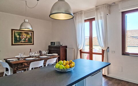 Le 3 Viste: Furniture, Interior Design, Flooring, Wood, Ceiling, Light Fixture, Chair, Kitchen & Dining Room Table, Kitchen, Room