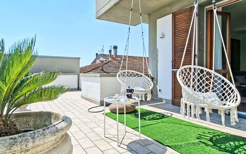 Le 3 Viste: Home, Apartment, Shade, Chair, Balcony, Houseplant, Outdoor Furniture, Eco Hotel, Villa, Flowerpot