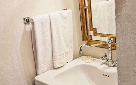 Il Pozzo dei Desideri: Interior Design, Plumbing Fixture, Bathroom Sink, Plumbing, Bathroom, Sink, Mirror, Tap, Tile, Towel