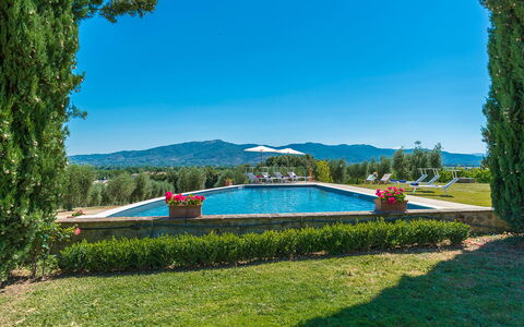 Villa Pucci 12: Blue, Mountainous Landforms, Nature, Mountain, Hill, Landscape, Highland, Mountain Range, Hill Station, Valley