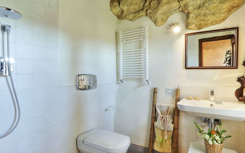 Germagnana 12+2: Wall, Interior Design, Plumbing Fixture, Flooring, Floor, Room, Lighting, Bathroom, Plumbing, Tap