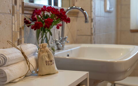 Podere Collelungo 14: Plumbing Fixture, Interior Design, Bathroom Sink, Tap, Sink, Bathroom, Plumbing, Cut Flowers, Mirror