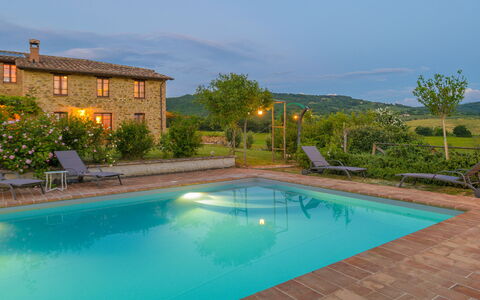 Podere Pomasciano 10: Swimming Pool, Farmhouse, Estate, Eco Hotel, Villa, Hacienda, Resort, Landscaping, Backyard, Water Feature
