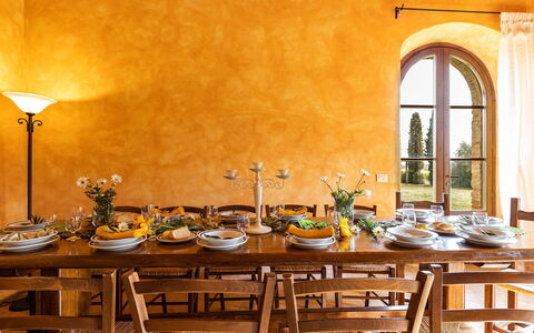 Il Poderuccio 17: Furniture, Interior Design, Wall, Table, Flooring, Kitchen & Dining Room Table, Chair, Orange, Dining Room, Ceiling