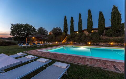 Il Poderuccio 17: Shrub, Swimming Pool, Eco Hotel, Garden, Estate, Landscaping, Hacienda, Resort, Villa