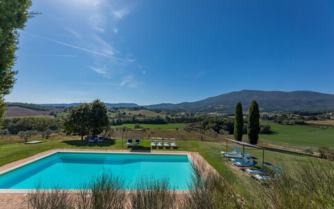 Il Poderuccio 17: Blue, Swimming Pool, Estate, Farmhouse, Lawn, Landscaping, Hacienda, Villa, Yard, Eco Hotel