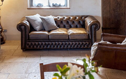 L'Oliveta 6: Interior Design, Furniture, Lighting, Light Fixture, Ceiling, Chandelier, Wood Flooring, Living Room, Natural Material, Hardwood