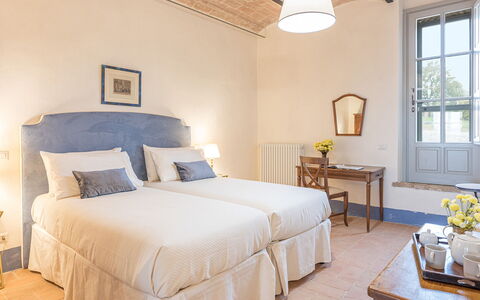 Il Colle di Donna Ilaria 12: Furniture, Wall, Bed, Bedroom, Interior Design, Bed Sheet, Flooring, Bed Frame, Bedding, Room