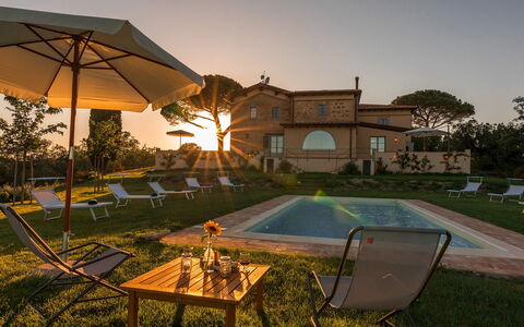 Il Colle di Donna Ilaria 12: Grass, Shrub, Home, Landscape, House, Estate, Land Lot, Garden, Rural Area, Mansion