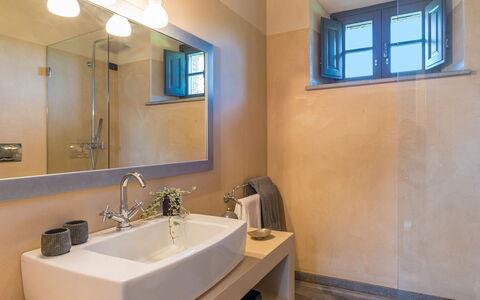 Muffato 6: Plumbing Fixture, Flooring, Interior Design, Bathroom, Wall, Bathroom Sink, Sink, Floor, Tap, Ceiling