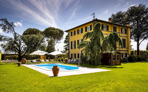 Villa Luigina 8: Lawn, Estate, Swimming Pool, Villa, Yard, Hotel, Mansion, Hacienda