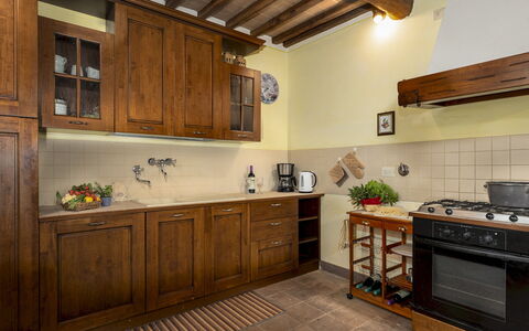 Podere Madonna di Mezzo 6: Cabinetry, Furniture, Kitchen, Countertop, Flooring, Wood, Interior Design, Kitchen Appliance, Cupboard, Drawer