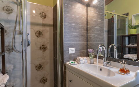 Ai Due Cuori 4: Bathroom, Plumbing Fixture, Interior Design, Bathroom Sink, Sink, Flooring, Tap, Bathroom Cabinet, Mirror, Floor