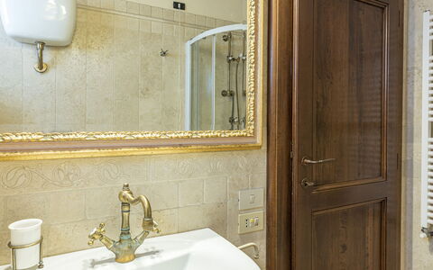 Dalmanuta 8: Plumbing Fixture, Interior Design, Bathroom, Mirror, Tap, Plumbing, Flooring, Sink, Floor, Bathroom Sink