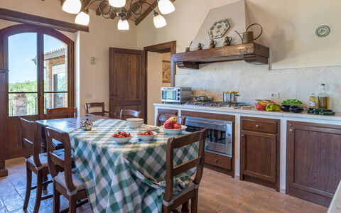 Dalmanuta 8: Furniture, Interior Design, Kitchen, Wood, Table, Kitchen & Dining Room Table, Flooring, Dining Room, Chair, Countertop