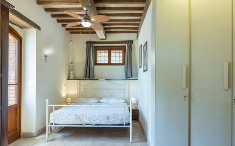 Dalmanuta 8: Interior Design, Furniture, Wall, Flooring, Wood, Floor, Bedroom, Ceiling, Bed, Lighting