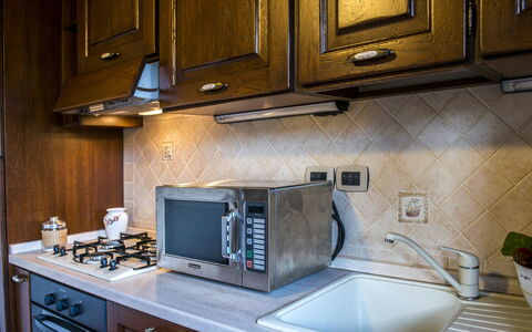 Vinciluna 4: Kitchen Appliance, Kitchen, Major Appliance, Countertop, Home Appliance, Kitchen Stove, Small Appliance, Stove, Interior Design, Gas Stove