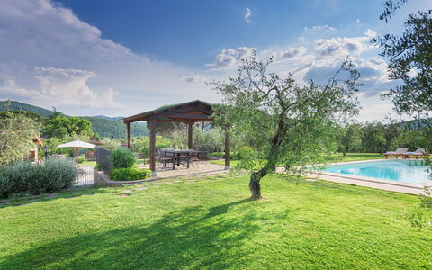 Vinciluna 4: Garden, Farmhouse, Mountain Range, Lawn, Eco Hotel, Landscaping, Park, Swimming Pool, Hacienda, Resort
